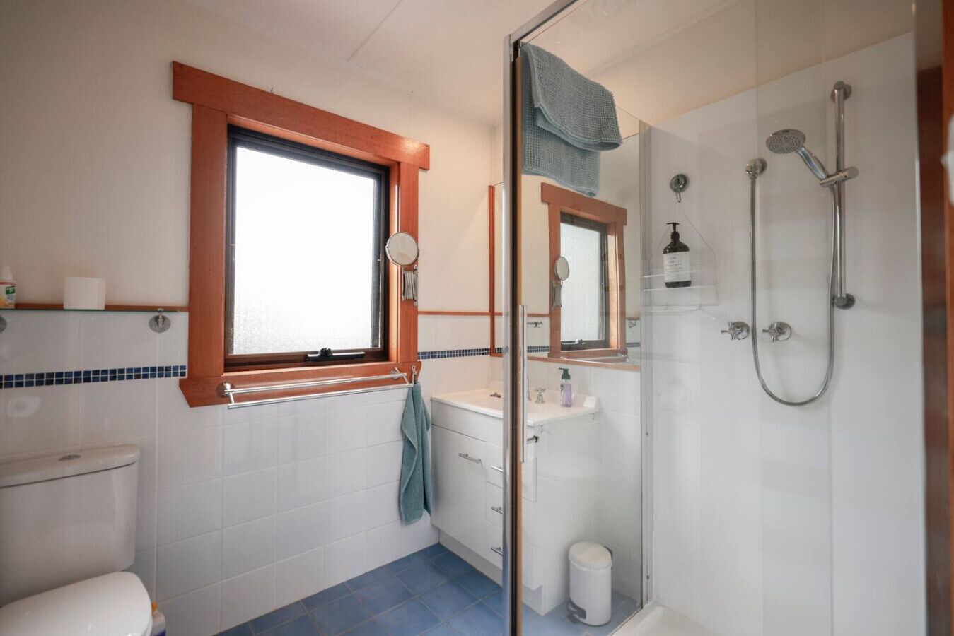 Sèche-cheveux, serviettes fournies