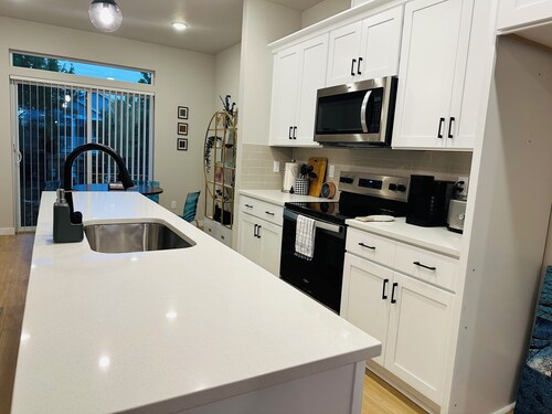 Charming townhome with AC in Hillsboro