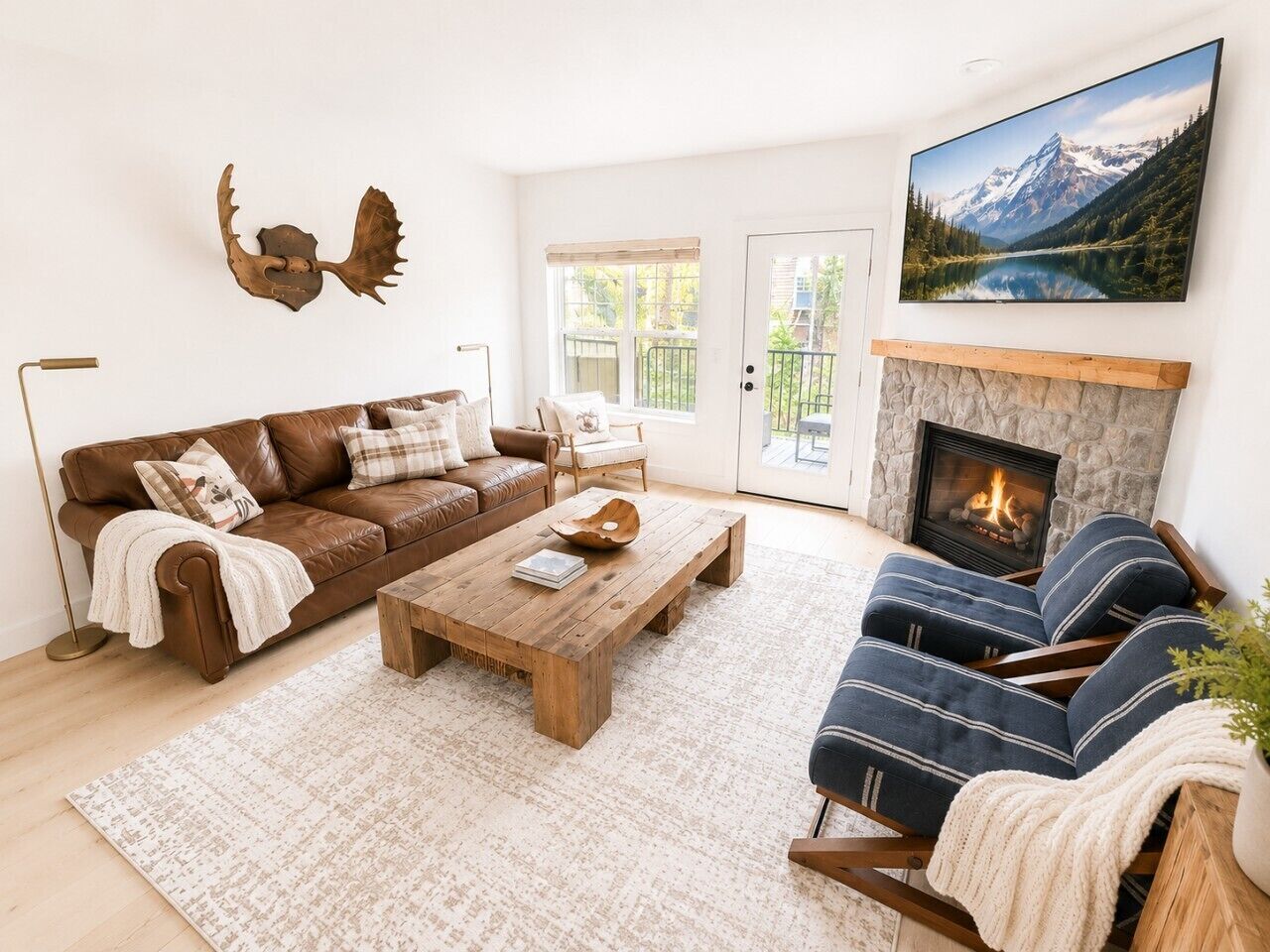 Smart TV, fireplace