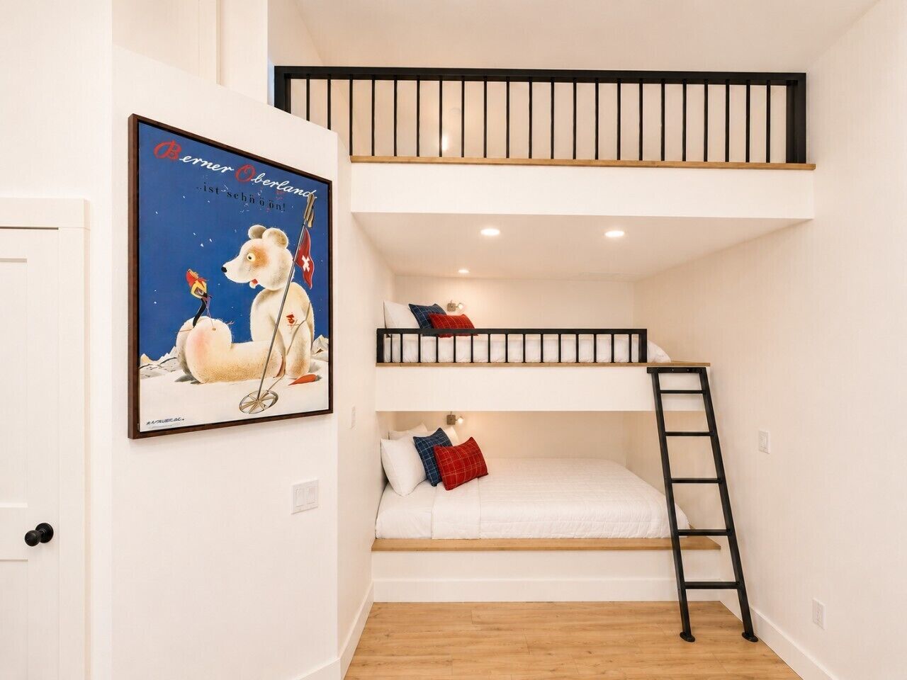 2 habitaciones, escritorio, tabla de planchar con plancha y wifi gratis 