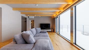 Villa, balkong, strandutsikt | Oppholdsområde | Smart-TV