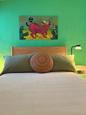 2 bedrooms, iron/ironing board, internet, bed sheets
