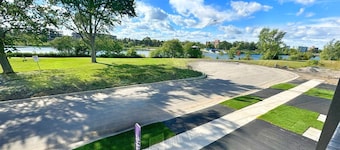 Waterfront Getaway: Peaceful Canal Escape