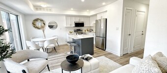 Waterfront Getaway: Peaceful Canal Escape