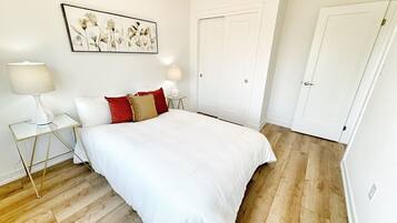 3 bedrooms, iron/ironing board, WiFi, bed sheets