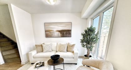 Waterfront Getaway: Peaceful Canal Escape