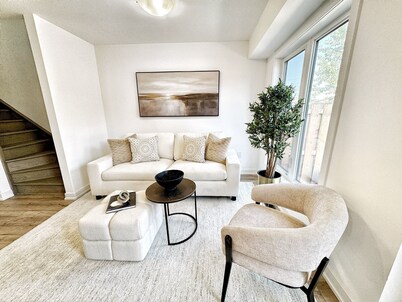 Waterfront Getaway: Peaceful Canal Escape