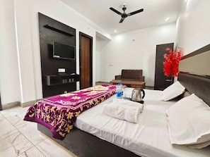 Executive Room | Free WiFi, bed sheets - Daya Resort (Faizabad)