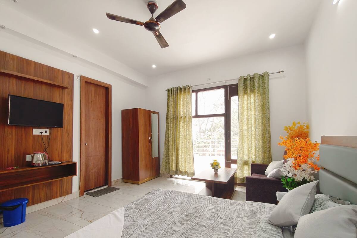 Premium Room | Free WiFi, bed sheets