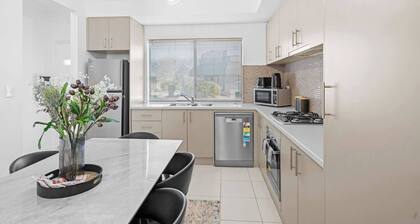 Best Location Armadale Sleeps 6