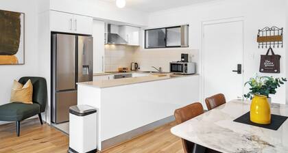 Stylish 2BR With Wi-fi 100 Mbps TV big 75 Inch