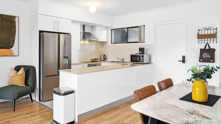 Stylish 2BR With Wi-fi 100 Mbps TV big 75 Inch