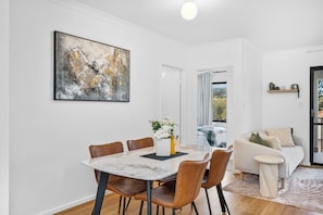 House - Stylish 2BR With Wi-fi 100 Mbps TV big 75 Inch (Perth)