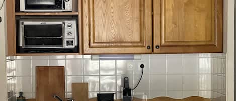 Microwave, oven, stovetop, dishwasher