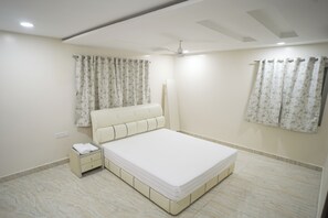 3 habitaciones, tabla de planchar con plancha, wifi y ropa de cama 
