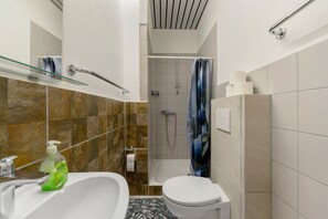 Chuveiro, secador de cabelo