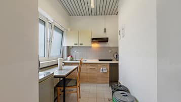 Geladeira, micro-ondas, cooktop, lava-louças