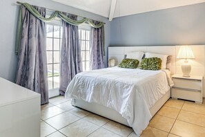 3 habitaciones, tabla de planchar con plancha, internet y ropa de cama