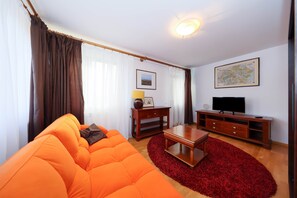TV, lettore DVD, impianto stereo