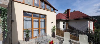 Mont' Arte - Private Art Retreat Vacation Home