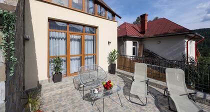 Mont' Arte - Private Art Retreat Vacation Home