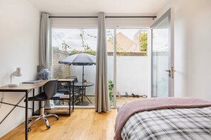 2 chambres, fer et planche à repasser, Wi-Fi, draps fournis