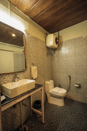 Premium Room | Bilik Mandi | Pancuran mandi, selipar 