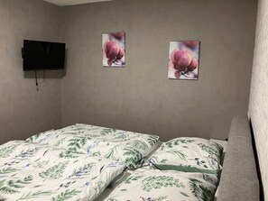 2 bedrooms, iron/ironing board, WiFi, bed sheets - Apartment 'Ferienwohnung Wartehof' with Shared Garden and Wi-Fi (Bad Emstal)