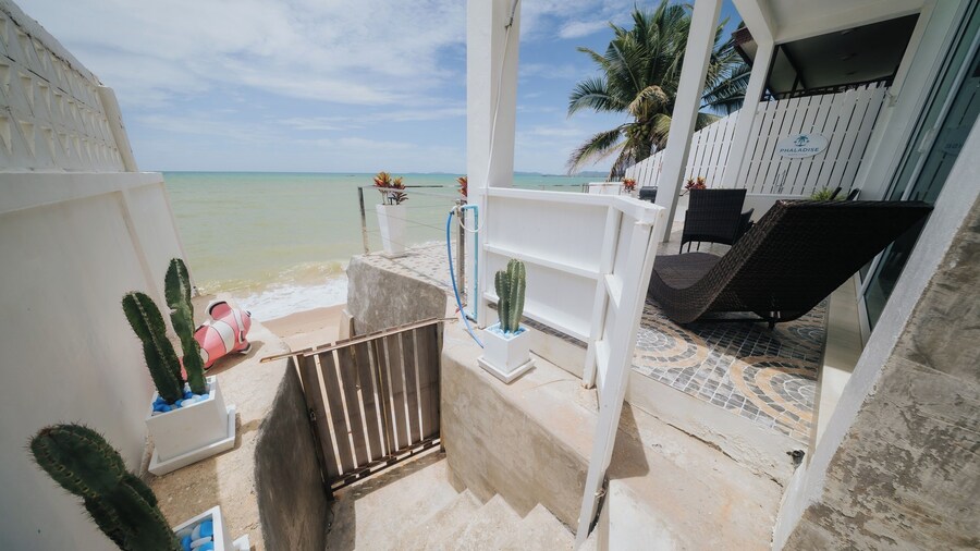 Phaladise Beach Villa at Phala Beach, Ban Chang