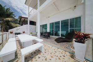 Villa, 2 Bedrooms, Accessible, Smoking | Living area