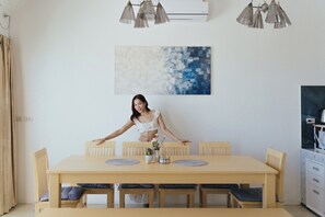 ヴィラ 2 ベッドルーム バリアフリー 喫煙可 | ダイニングルーム