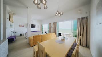 Villa, 2 Bedrooms, Accessible, Smoking | Dining room