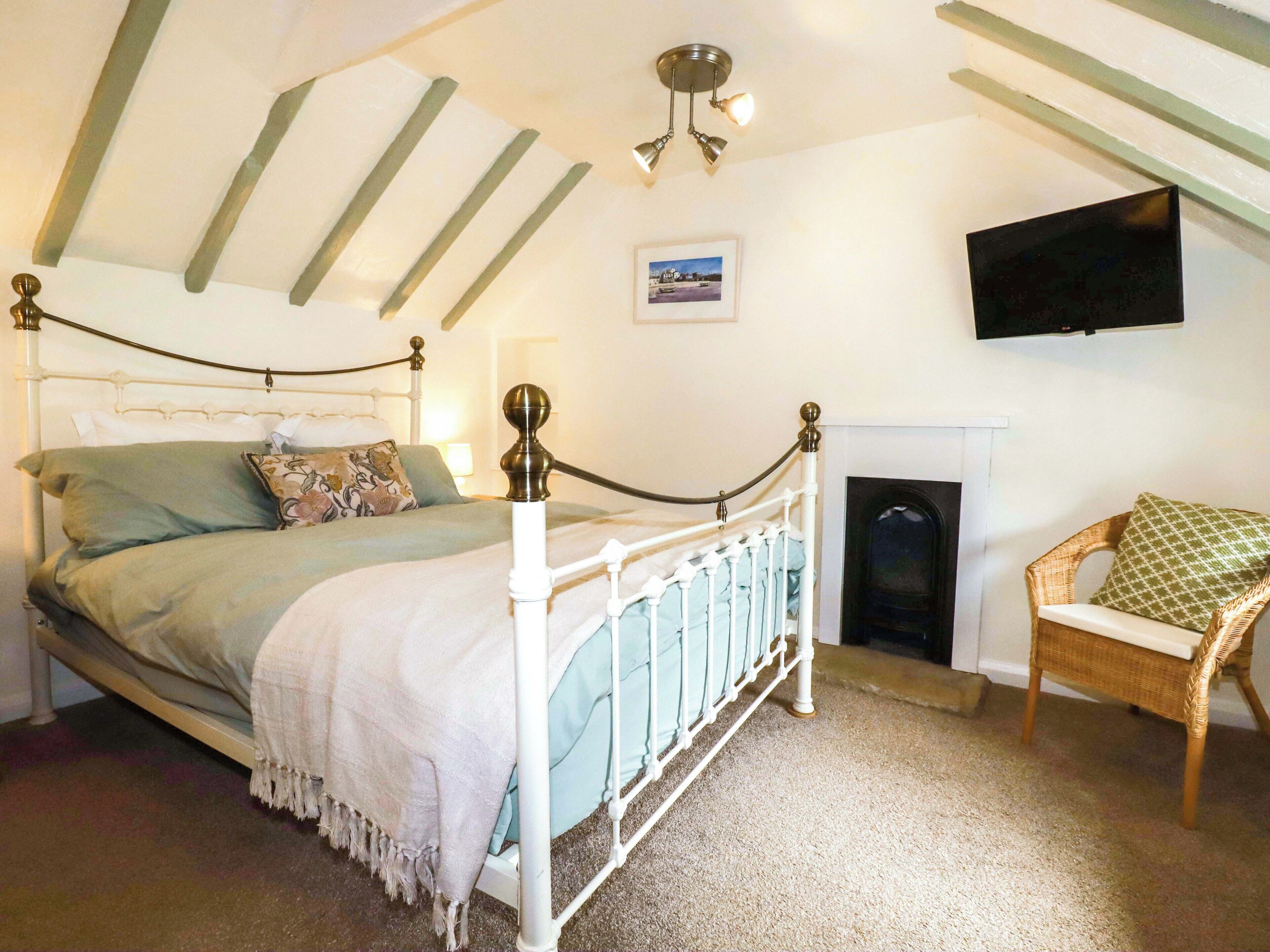 2 عدّة غرف نوم وبديكورات فريدة لكل غرفة وطراز فريد لكل وحدة