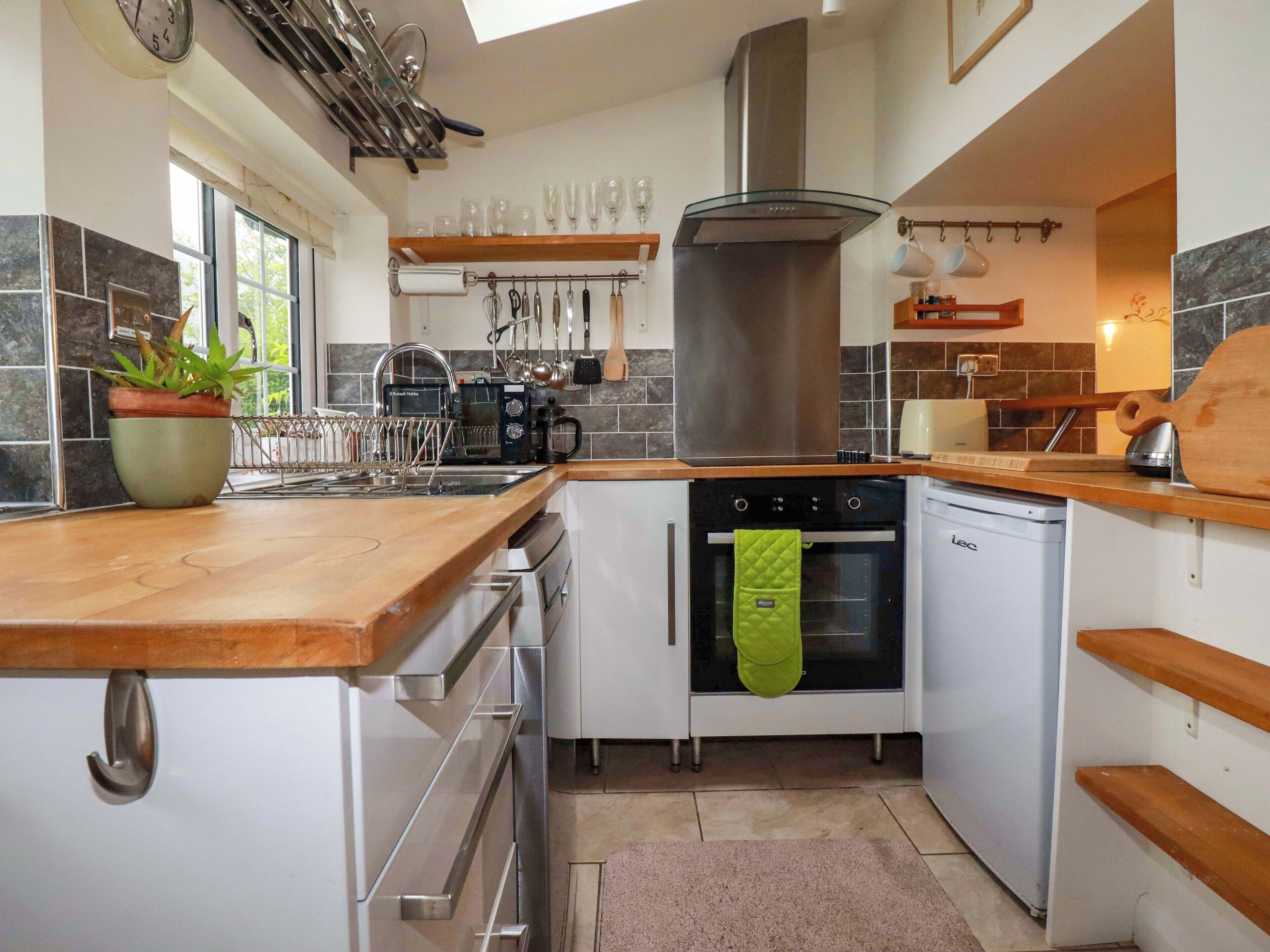 Dishwasher, cookware/dishes/utensils