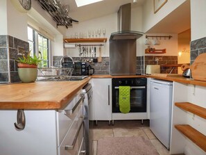 Dishwasher, cookware/dishes/utensils - Woodview (Looe)