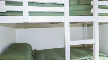 2 bedrooms, individually decorated, individually furnished, free WiFi