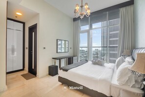 Luxe appartement, balkon, uitzicht op de stad | Een strijkplank/strijkijzer, gratis wifi