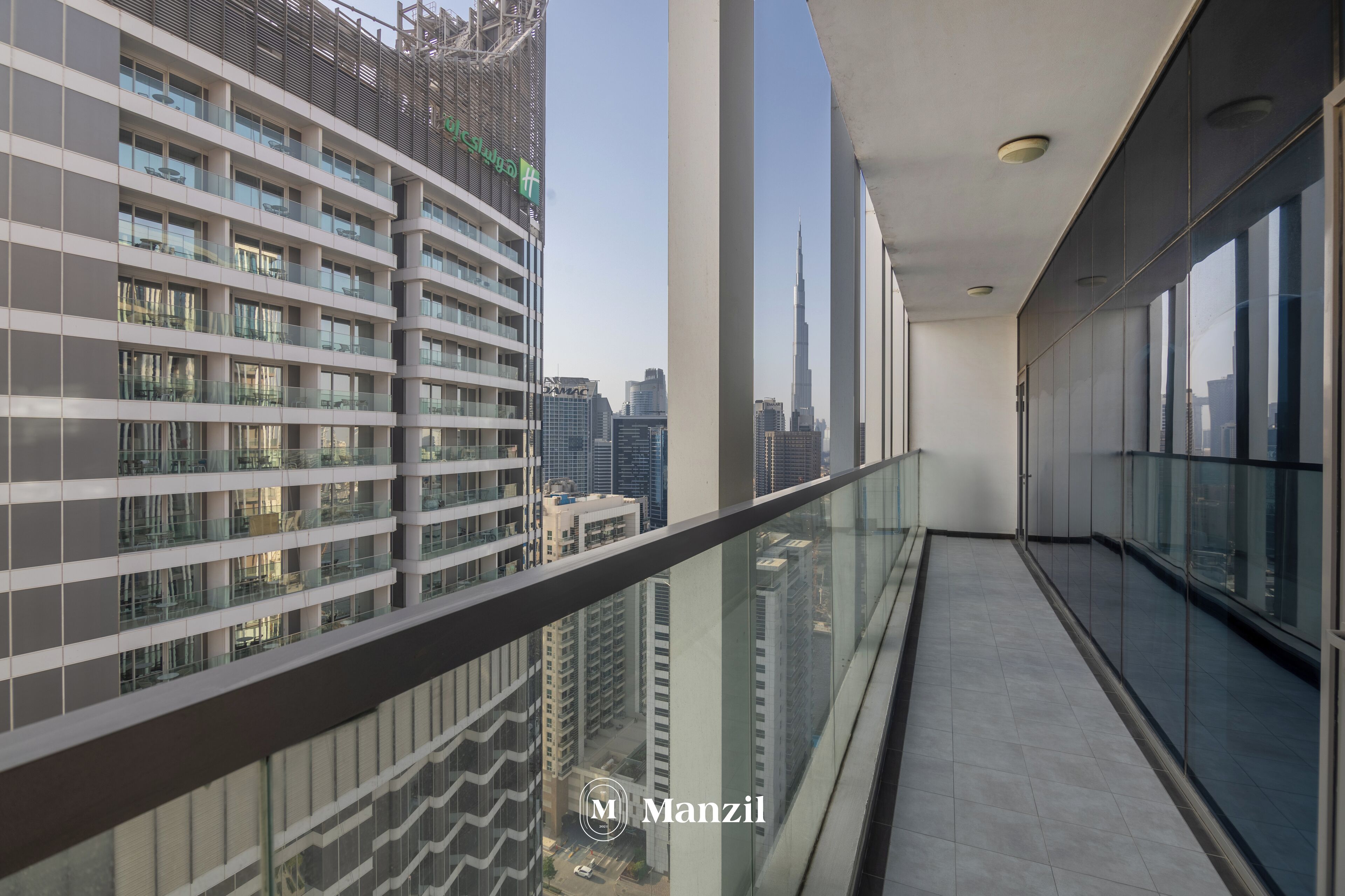 Apartamento de lujo, balcón, vistas a la ciudad | Balcón