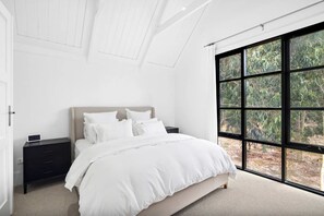 7 bedrooms, iron/ironing board, Internet, bed sheets