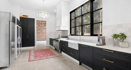 Heritage Luxury Retreat with Pool, Spa & Gardens