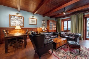 Cortinas blackout, tabla de planchar con plancha y wifi gratis 