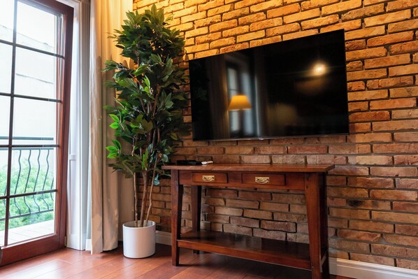 Suite, Balcony, Courtyard View | Blackout curtains, iron/ironing board, free WiFi