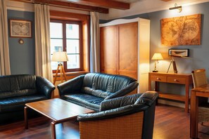 Cortinas blackout, tabla de planchar con plancha y wifi gratis 