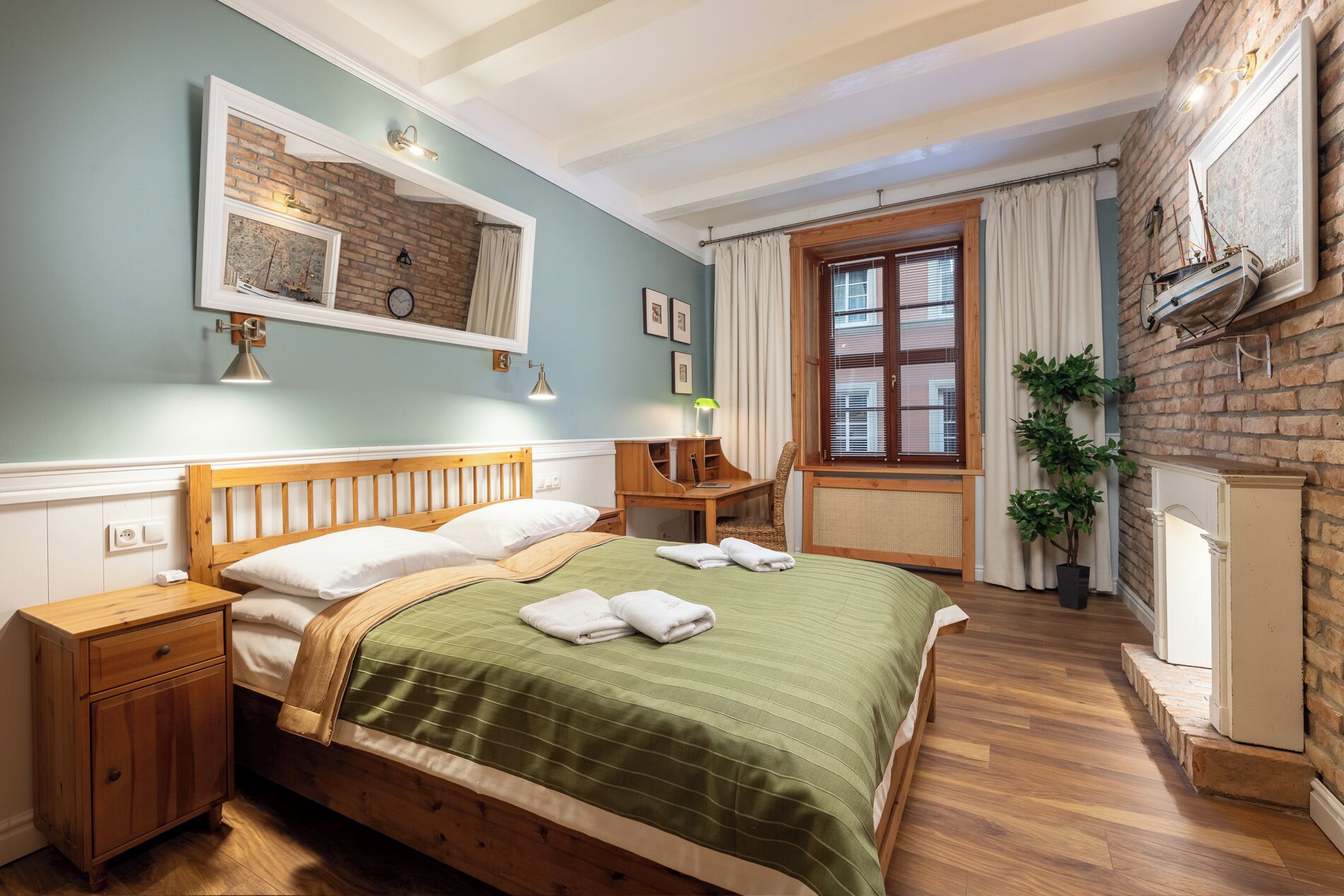 Suite, byutsikt | Blendingsgardiner, strykejern/-brett og wi-fi (inkludert)