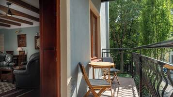 Superior Suite, Balcony, Courtyard View | Blackout drapes, iron/ironing board, free WiFi