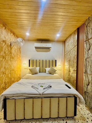 Deluxe Room | Rollaway beds, free WiFi, bed sheets - Hotel Dream Villa (Ludhiana)