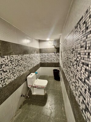 Deluxe Room | Bathroom