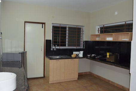 Deluxe Apartment, 3 Bedrooms | Living area