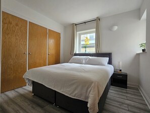 Iron/ironing board, WiFi, bed sheets - Stylish Flat in City Centre (Cambridge)