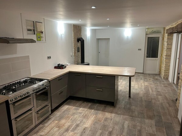 Refrigerador, microondas, horno, placa de cocina